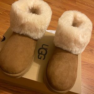 Womens Ugg Mini Fluffs size 6 brand new